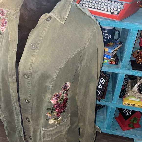 Floral Distressed Jacket - Picture 4 of 6